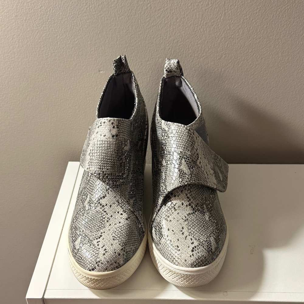 CCOCCI Snakeskin Ankle Booties - Gray